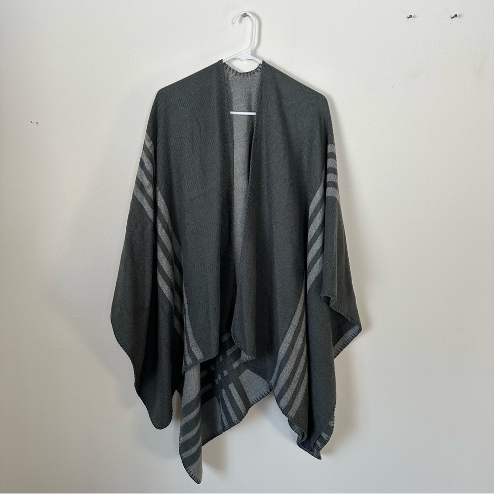 BB Dakota Reversible Poncho/Shawl